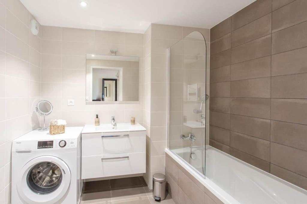 Appartamento A7- 2 Bdr Sea & Mountain View - Ac, Parking, Pool & Terrace Antibes Esterno foto