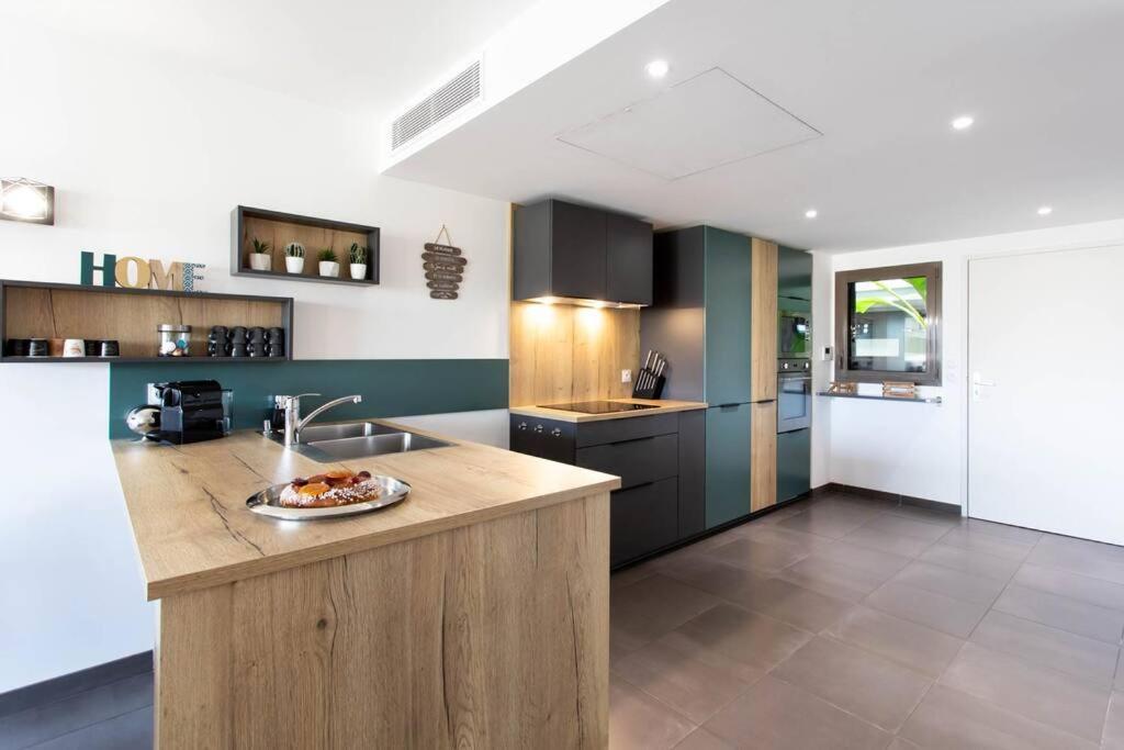 Appartamento A7- 2 Bdr Sea & Mountain View - Ac, Parking, Pool & Terrace Antibes Esterno foto